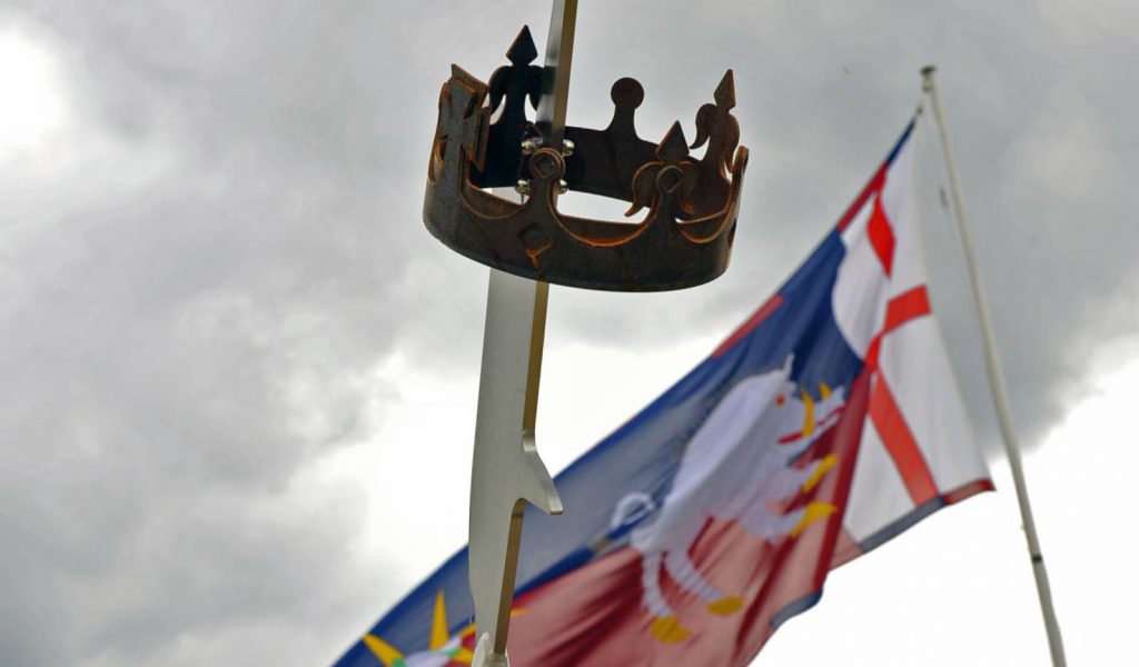The Sundial Gnomon Against Richard IIIs Flag Aspect Ratio 1024 600
