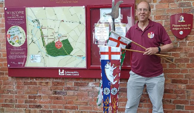 Battlefield Guide Michael Ready For A Group Guided Walk Around The Trail Aspect Ratio 650 380